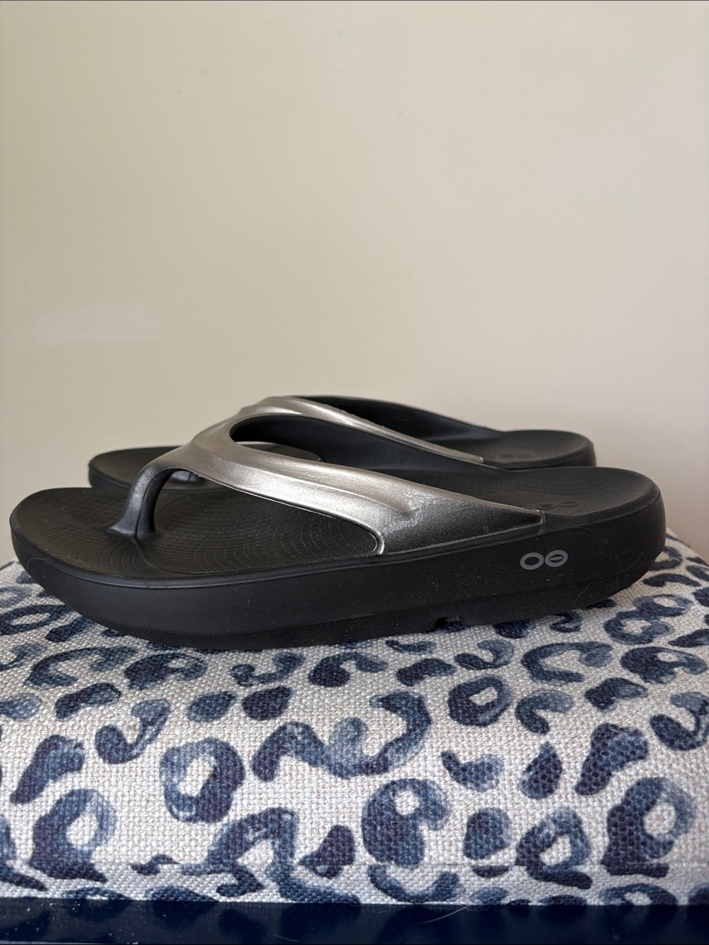 Oofos OOlala Luxe Sandal - Women’s 9 (EU 40) - Picture 4 of 9